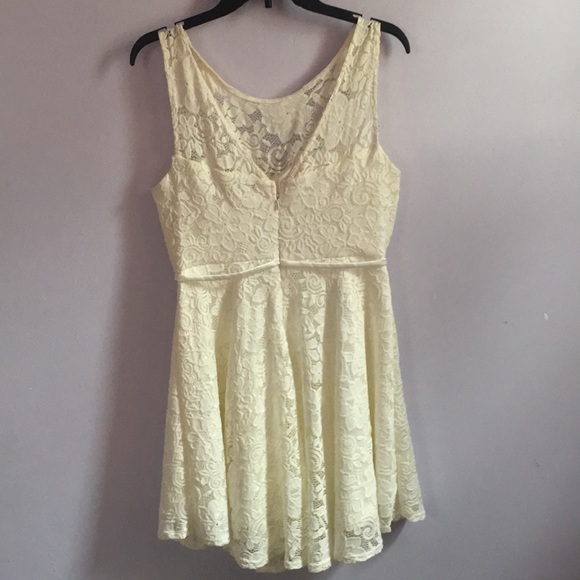 White flower pattern dress - Picture 2 of 3